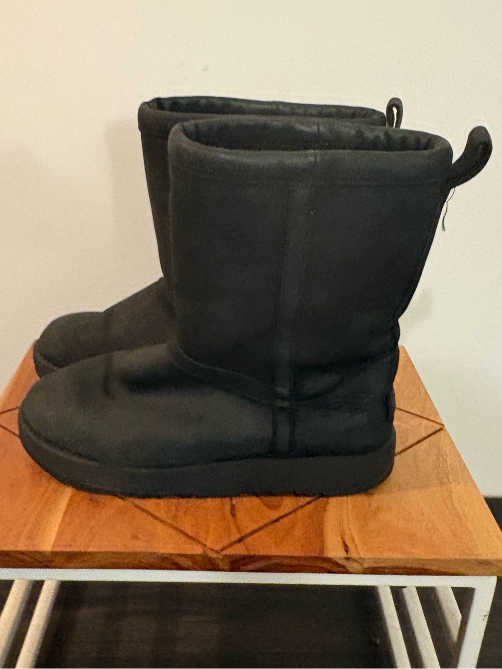 UGG Classic Short Leather Waterproof Boot with Vibram®Arctic Grip outsole W7